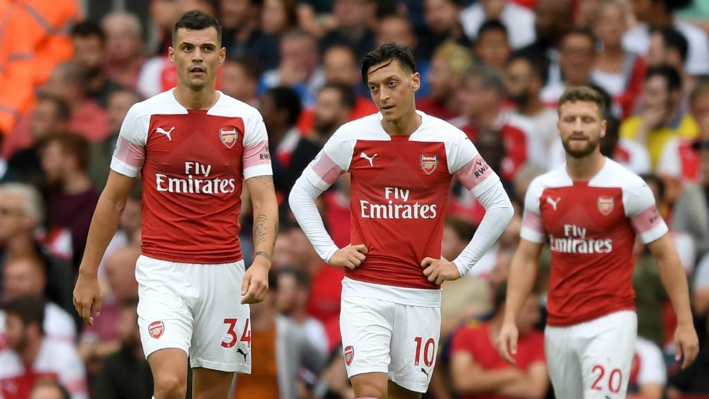 Tifosi dell’Arsenal come i Frusinati: lancio di palloncini in campo per..