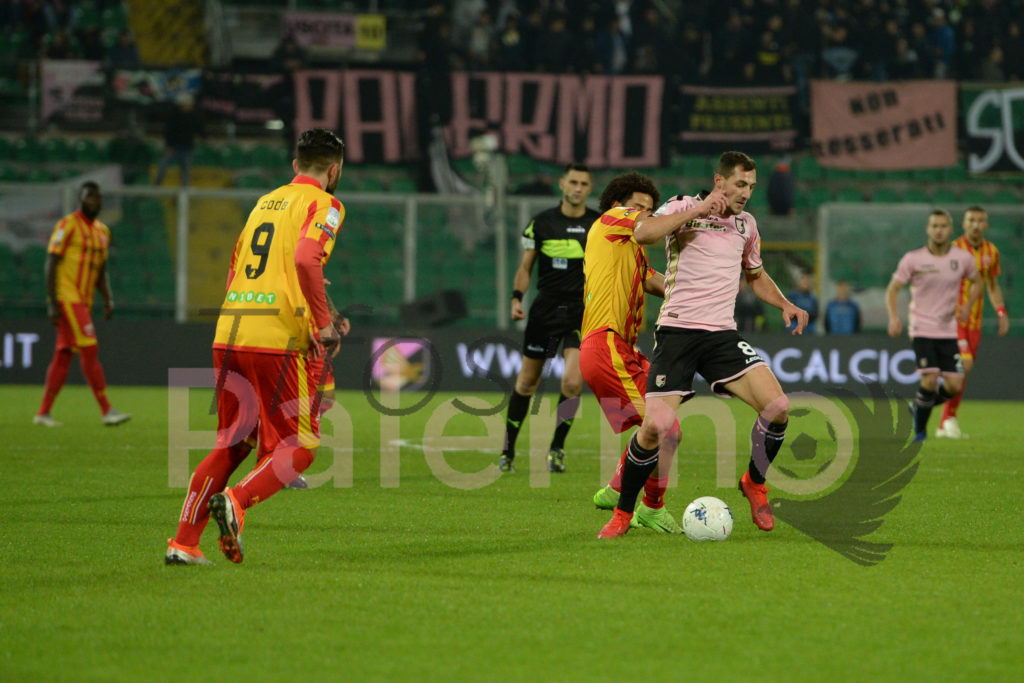 Palermo solo un pari, ora la vetta è a rischio (GazzaSport)