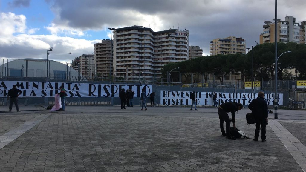 Il benvenuto dei tifosi alla nuova proprietà