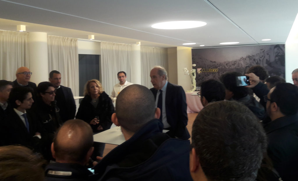 Le parole del D.S Foschi ai giornalisti e gli auguri di Natale – video e foto