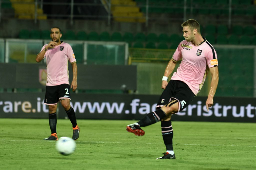 Palermo, la difesa perde ancora pezzi. Dov’è il sostituto di Struna?