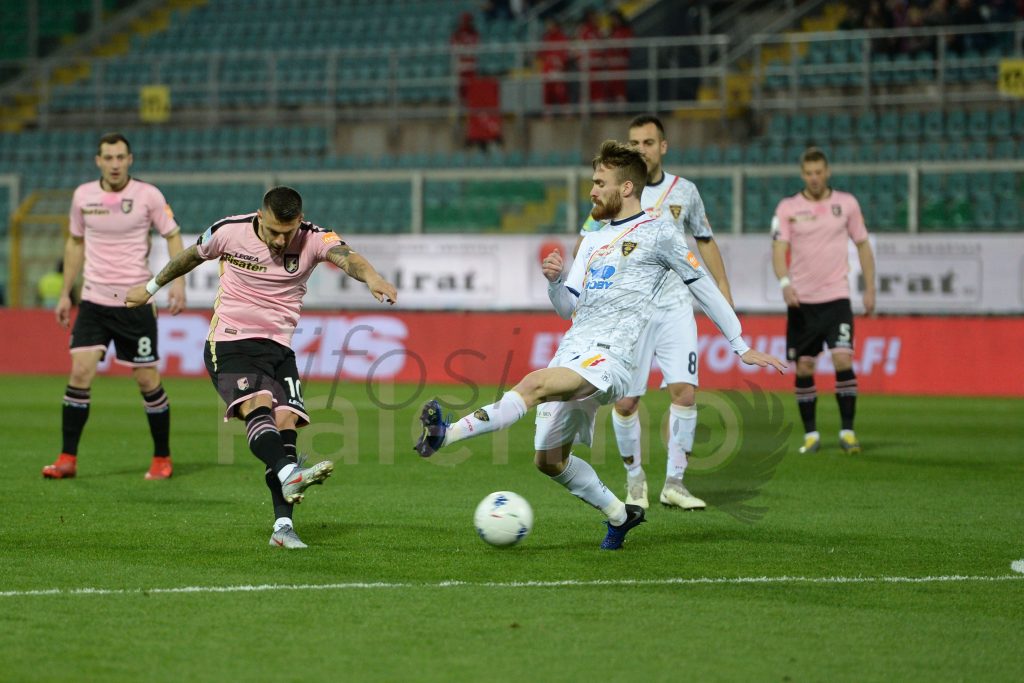 Palermo-Lecce, i precedenti: la storia sorride ai rosanero