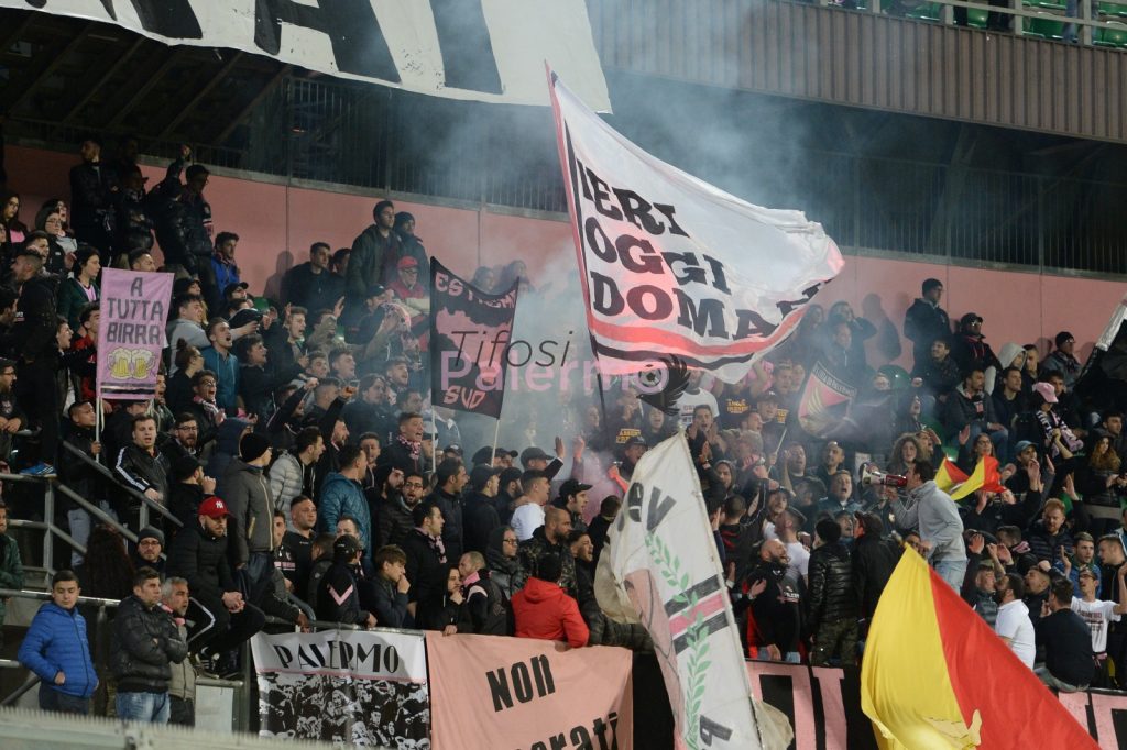 Nella notte scritte contro Albanese e la nuova proprietà [FOTO]