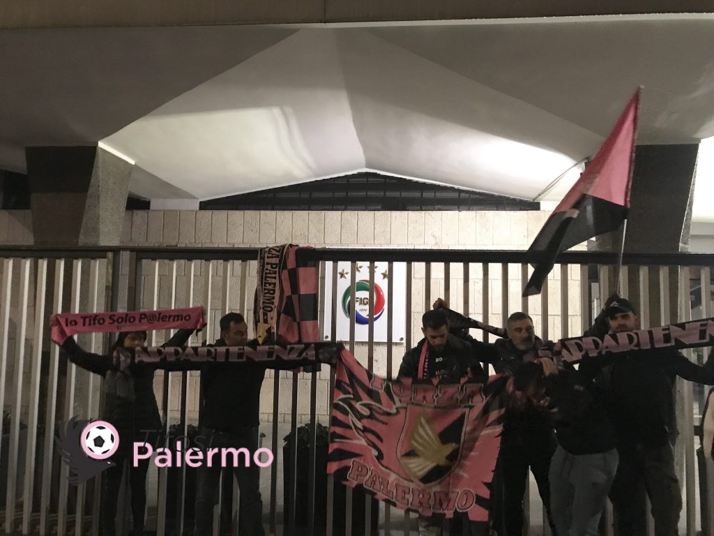 LIVE da Roma: i tifosi rosanero si fanno sentire davanti la FIGC [FOTO]