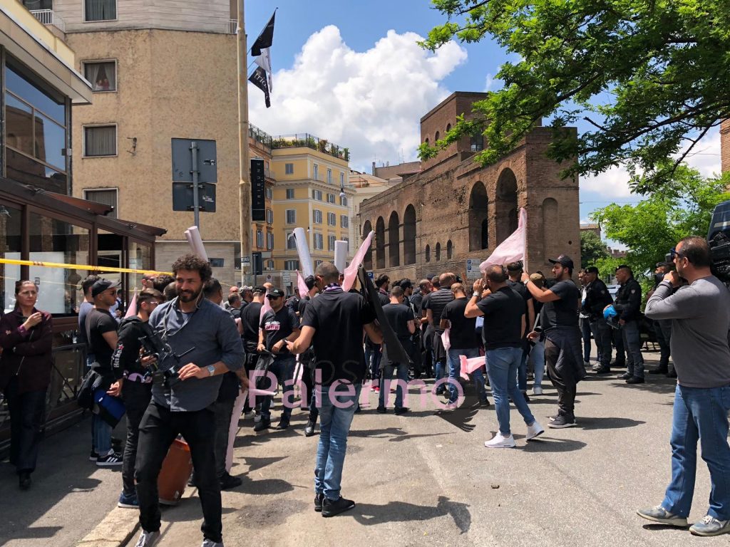 LIVE dalla Corte federale d’Appello – Inizia la marcia su Roma, le prime foto