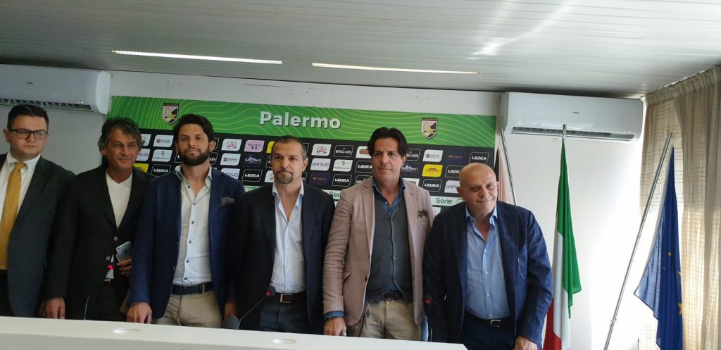 In riunione di buon mattino: il gruppo Arkus al lavoro in viale del Fante