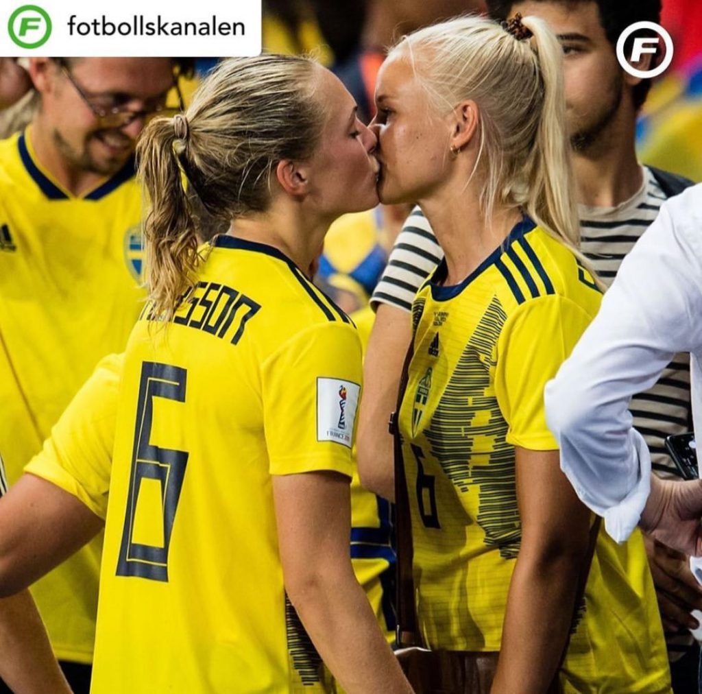 Mondiali femminili: il bacio del fair-play e dell’amore