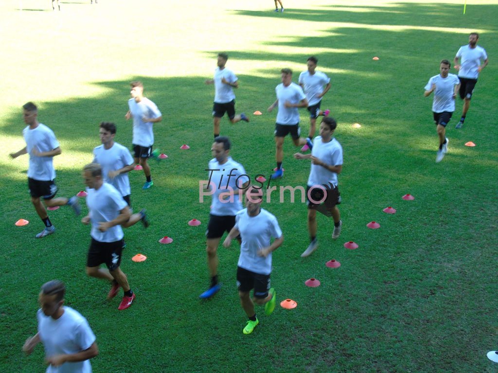 Allenamento a Carini, la photogallery dei rosanero in campo
