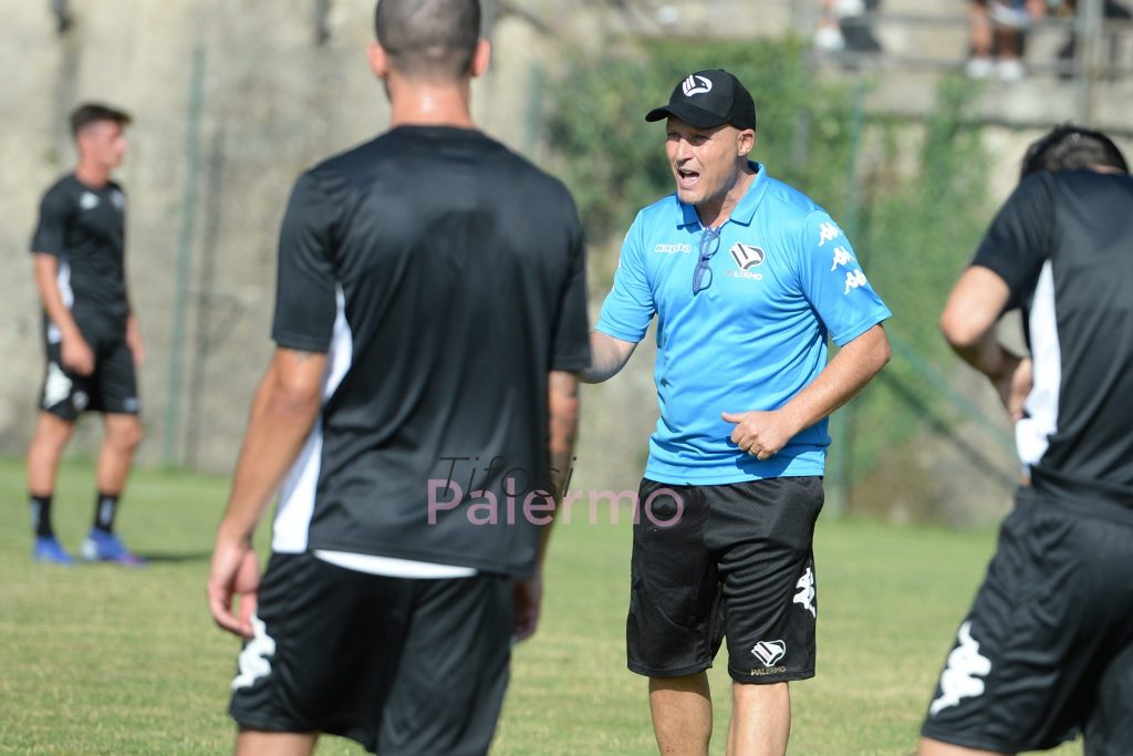 Ritiro Palermo, conferenza stampa Pergolizzi: “Santana, i nuovi arrivati, il capitano, ecco i ruoli”