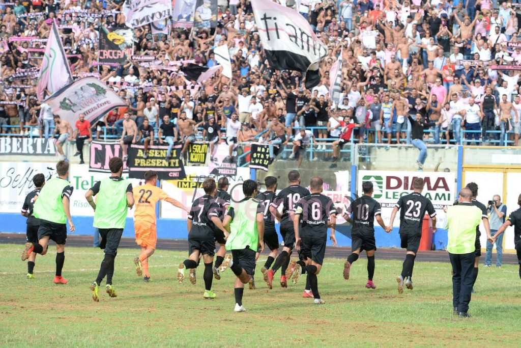 [FOTO] Nubifragio Palermo, i messaggi di speranza dei calciatori rosanero