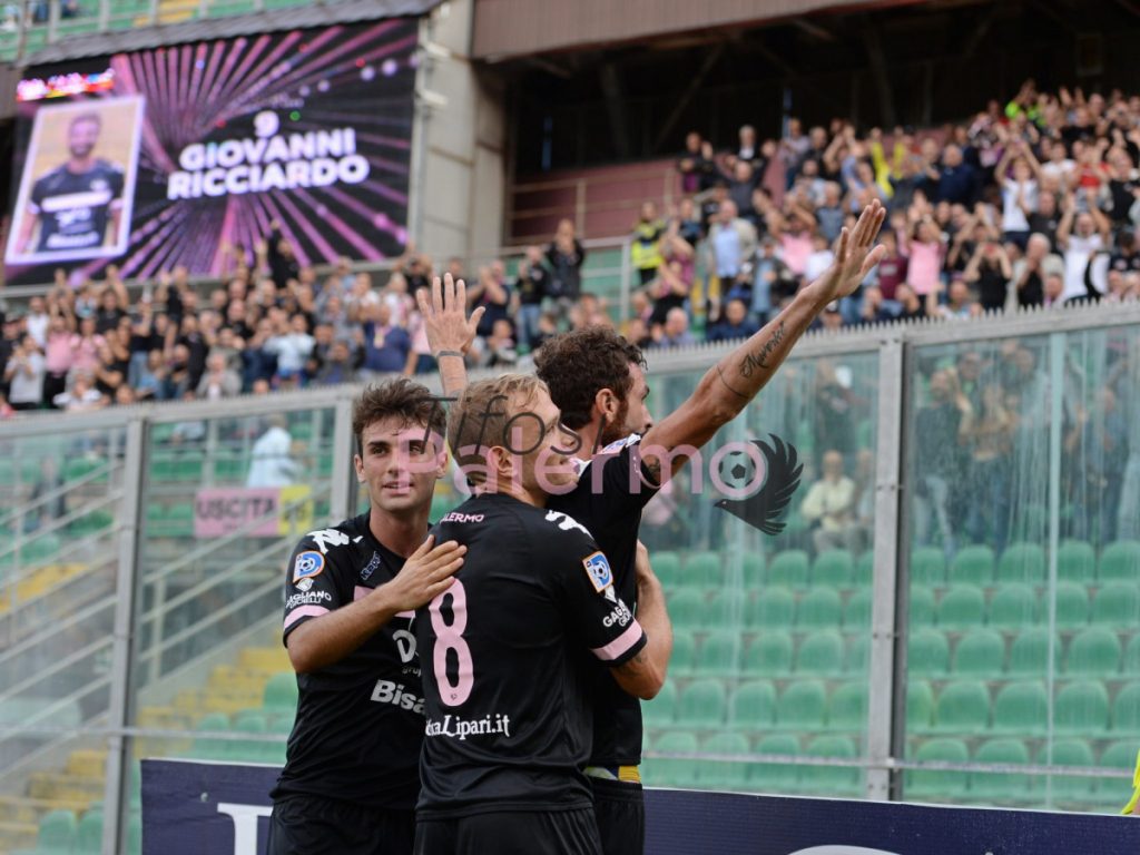 FOTO – Siena, ex Palermo festeggia la promozione in Serie D: il post