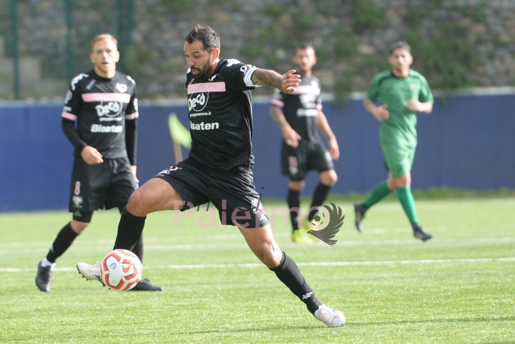 [VIDEO] SSD Palermo: “Vi facciamo un regalo, i palleggi del capitano Santana”