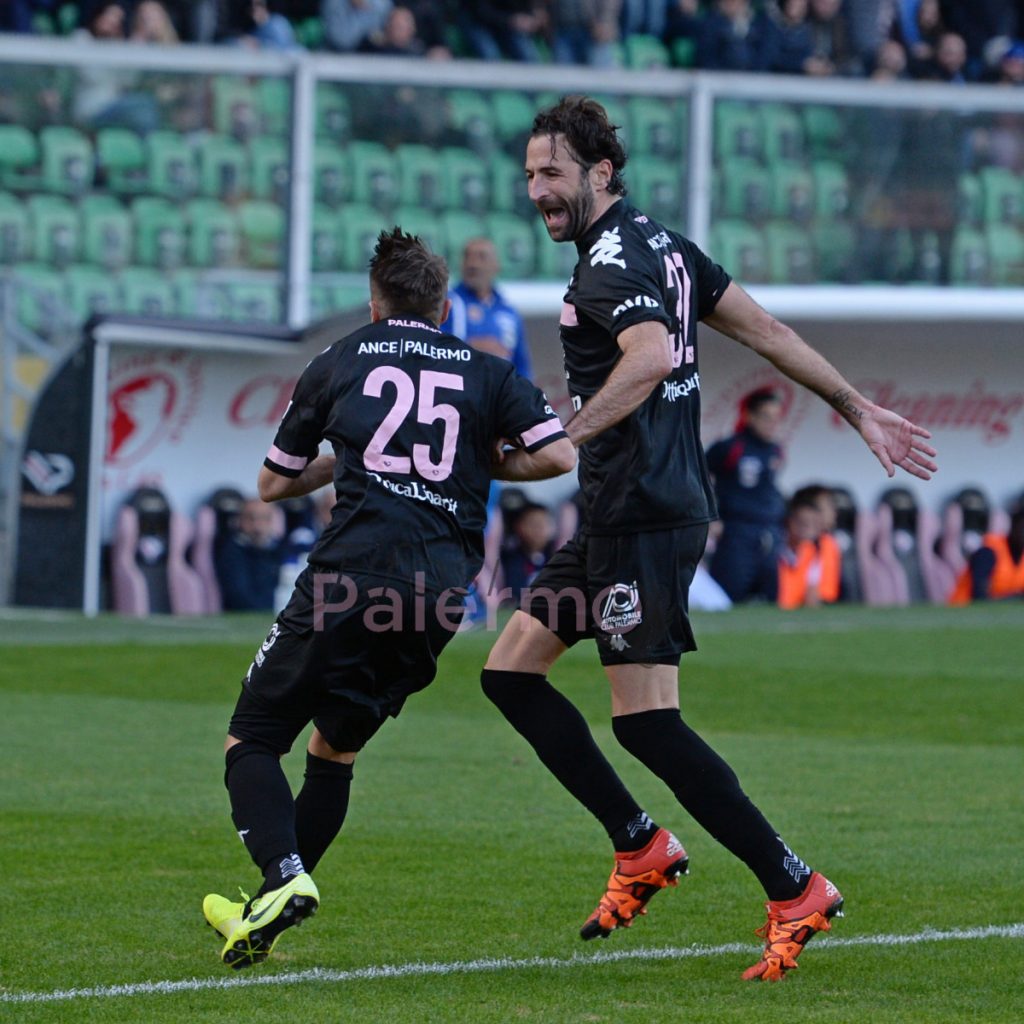 Formazioni ufficiali Marina di Ragusa-Palermo: Sforzini in campo, Ficarrotta in panchina