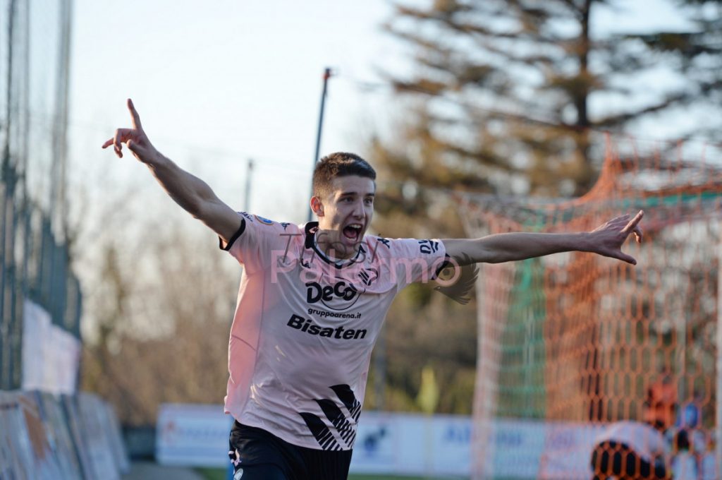 Mercato Palermo: Peretti arriva a titolo definitivo. Il comunicato