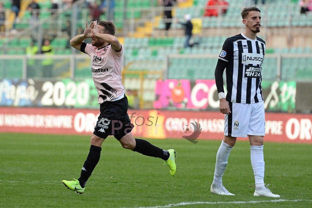 L’omaggio di Eleven Sports a Roberto Floriano: il post dell’SSD Palermo ricorda lo score del bomber con la maglia rosanero