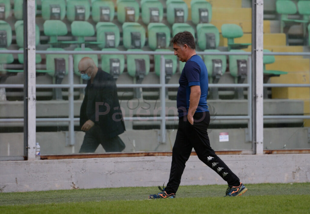 La falsa partenza del Palermo, tra mancanze di “campo” e un mercato con il freno a mano tirato