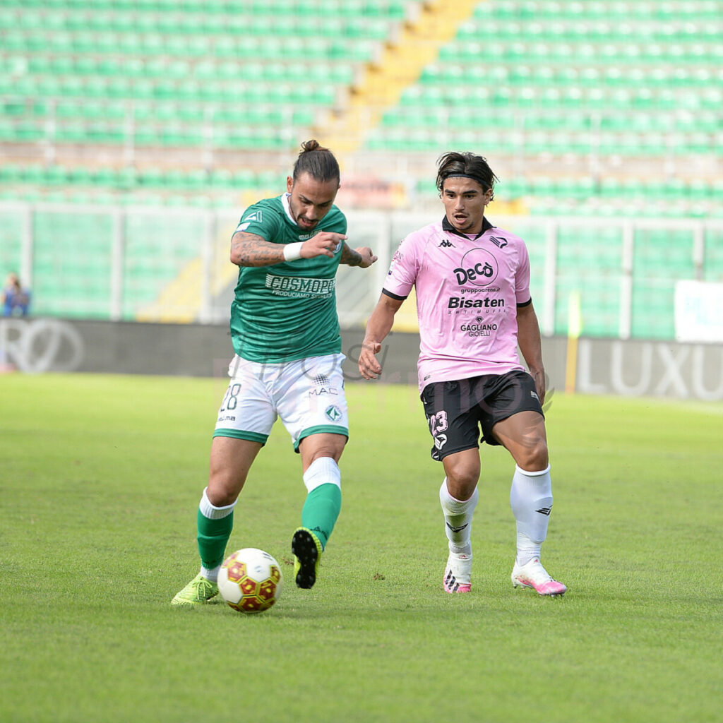 [FOTO] Palermo-Avellino, striscione per Silvestri: “Uno di noi”