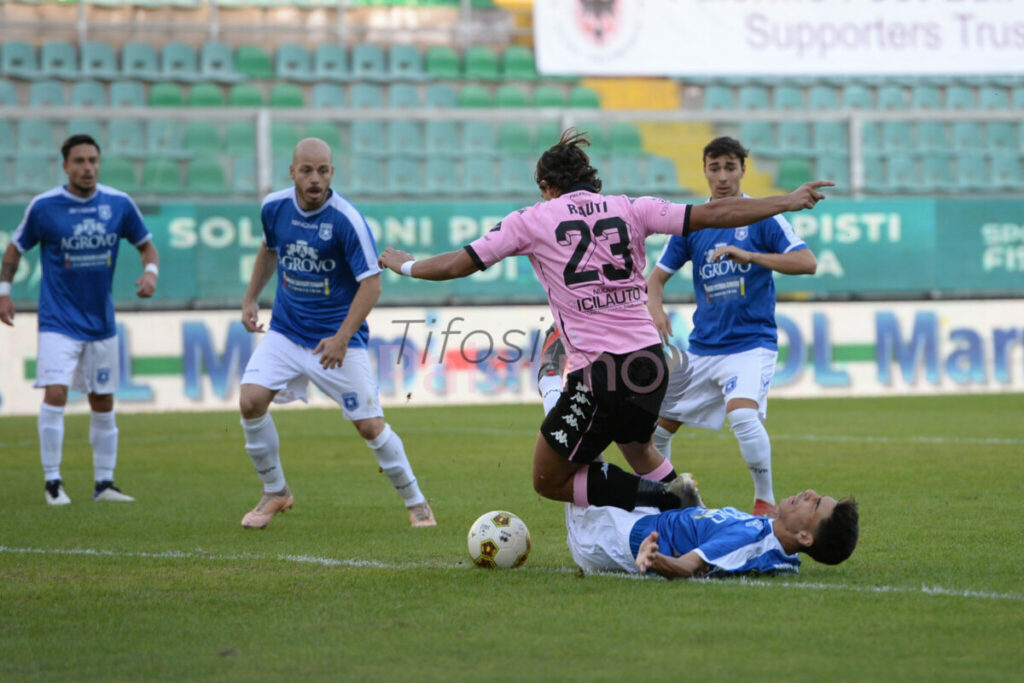 [FOTO] Rauti festeggia: “Primo goal, prima vittoria in casa”