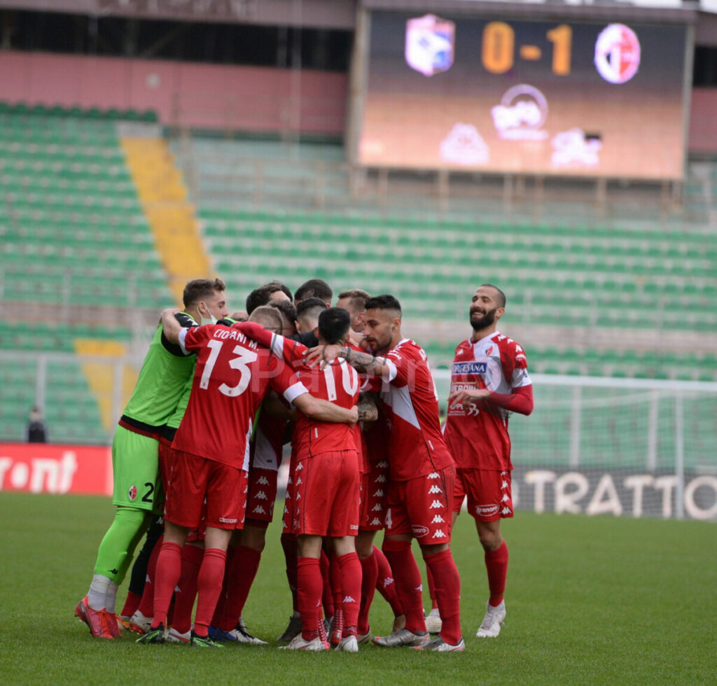 Bari, incubo Covid: salgono a 11 i positivi nel gruppo squadra
