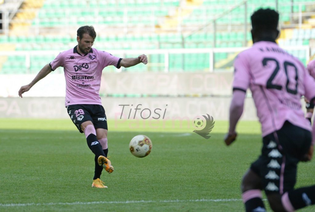 Frecce sulle fasce per il Palermo, corsa e cross da Almici e Giron