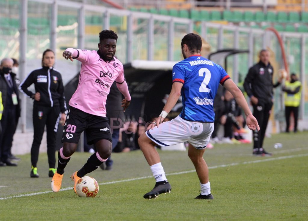 Palermo-Foggia, scontro diretto per un posto sicuro negli spareggi
