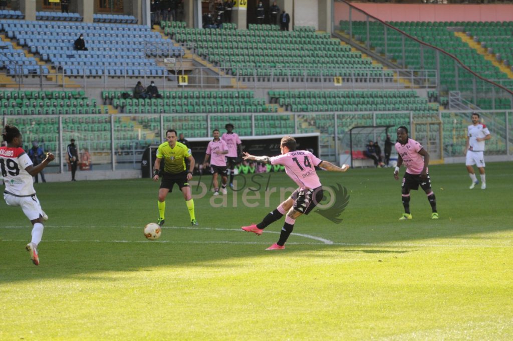 Monopoli-Palermo, finisce la partita: vincono i rosa 0-1