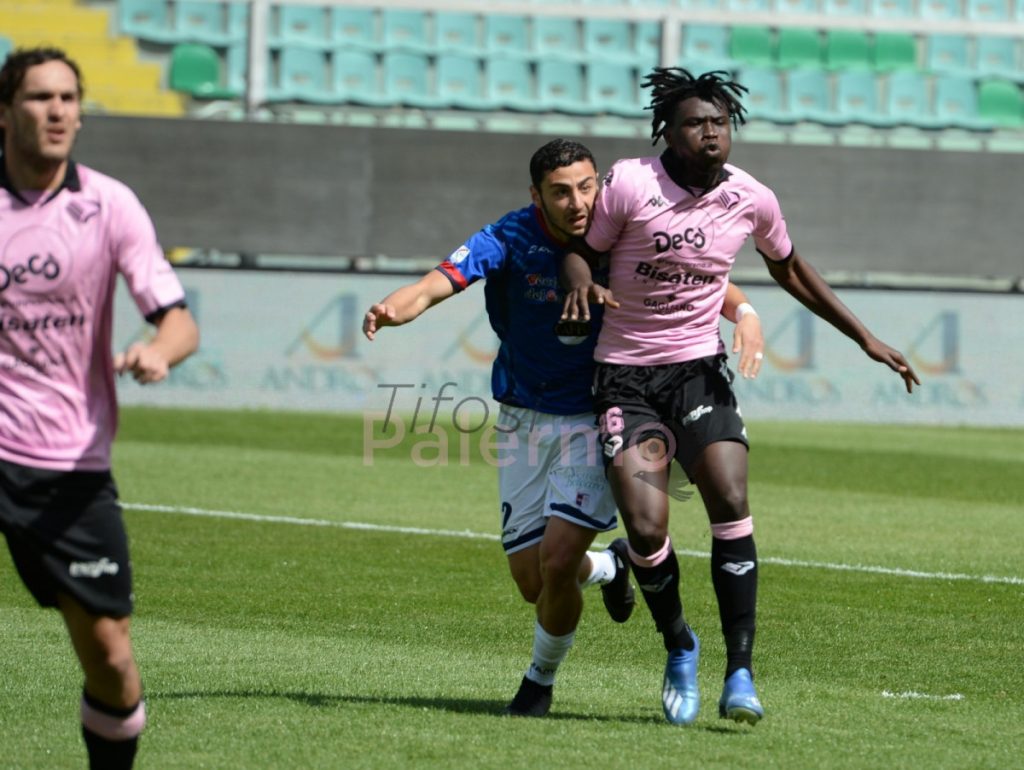 Palermo, si prende tempo per il rinnovo di Marong: il motivo
