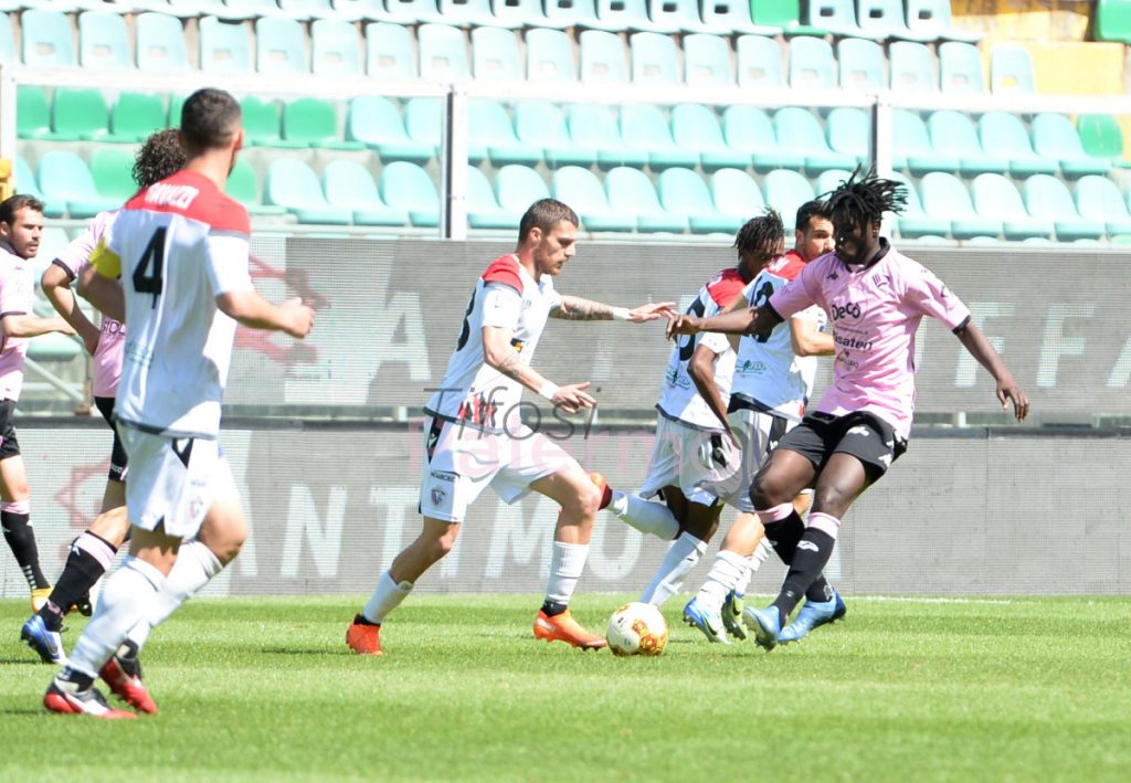 Valente spinge il Palermo verso i play-off. Foggia ko all’82’