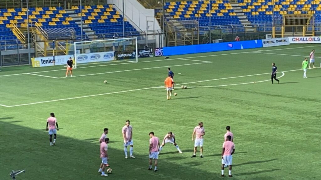 [VIDEO] Juve Stabia-Palermo, rosanero in campo per il riscaldamento