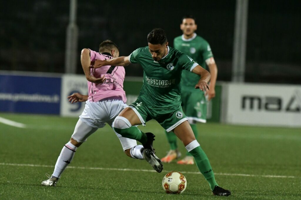 Palermo punito da un picciotto. Festa Avellino, addio sogno B