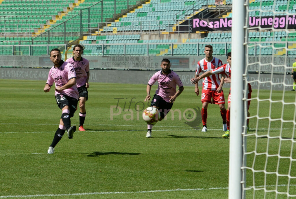 Palermo-Teramo, le pagelle: De Rose sontuoso, Santana pura classe