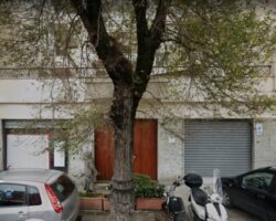 Via Cappuccini, cede il manto stradale: la protesta dei residenti