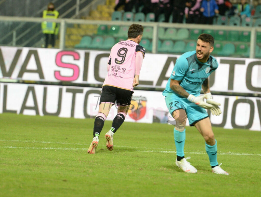 [LIVE] Palermo-Virtus Francavilla 1-0: vittoria in dieci per i rosa. Decide Brunori