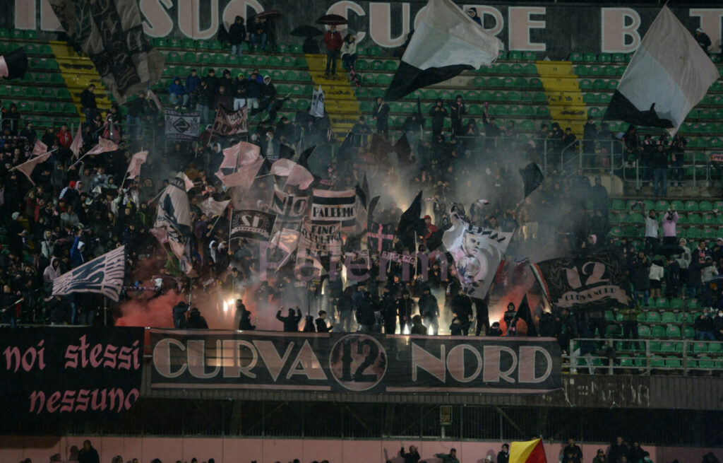 Curva Nord 12, non si placa la protesta: nuovo striscione al Barbera