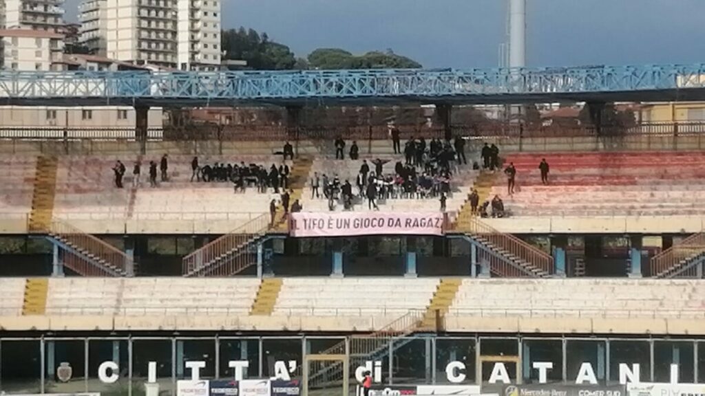 [FOTO] Catania-Palermo, l’ira dei tifosi rosanero sui social