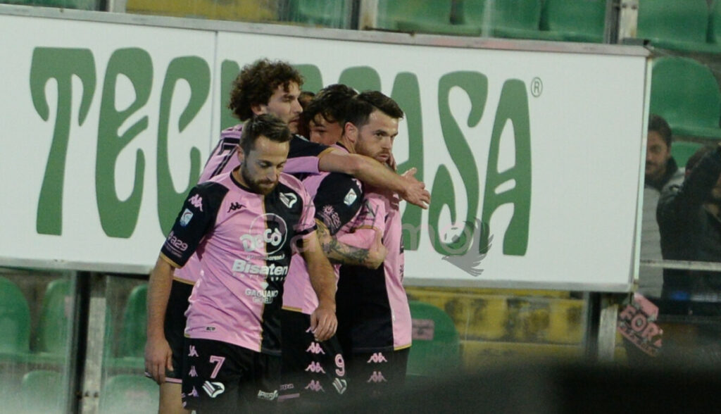 Palermo, guarda Catania e Messina: l’orgoglio di toccare il fondo e reagire