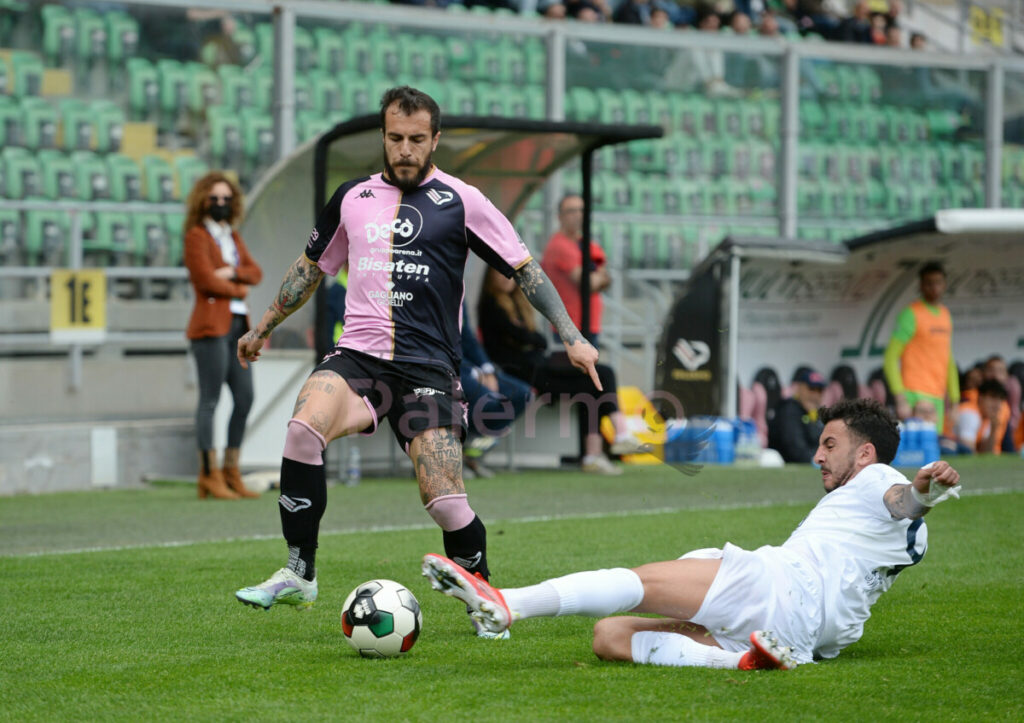 Valente: “Voglio dare il massimo per questi colori. Il Palermo è una famiglia”
