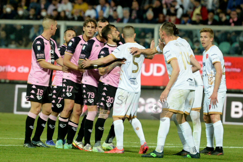 Niente Chiavari, De Rose squalificato