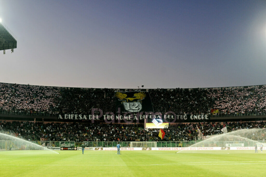 Palermo, Curva Nord 12: “Dalle ceneri é rinato il fuoco, noi ci crediamo”