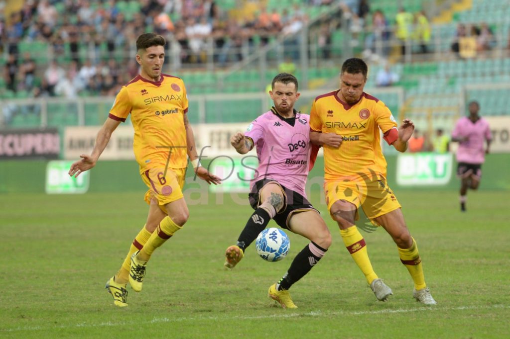 Palermo-Bari, la sfida continua: Brunori agguanta Cheddira