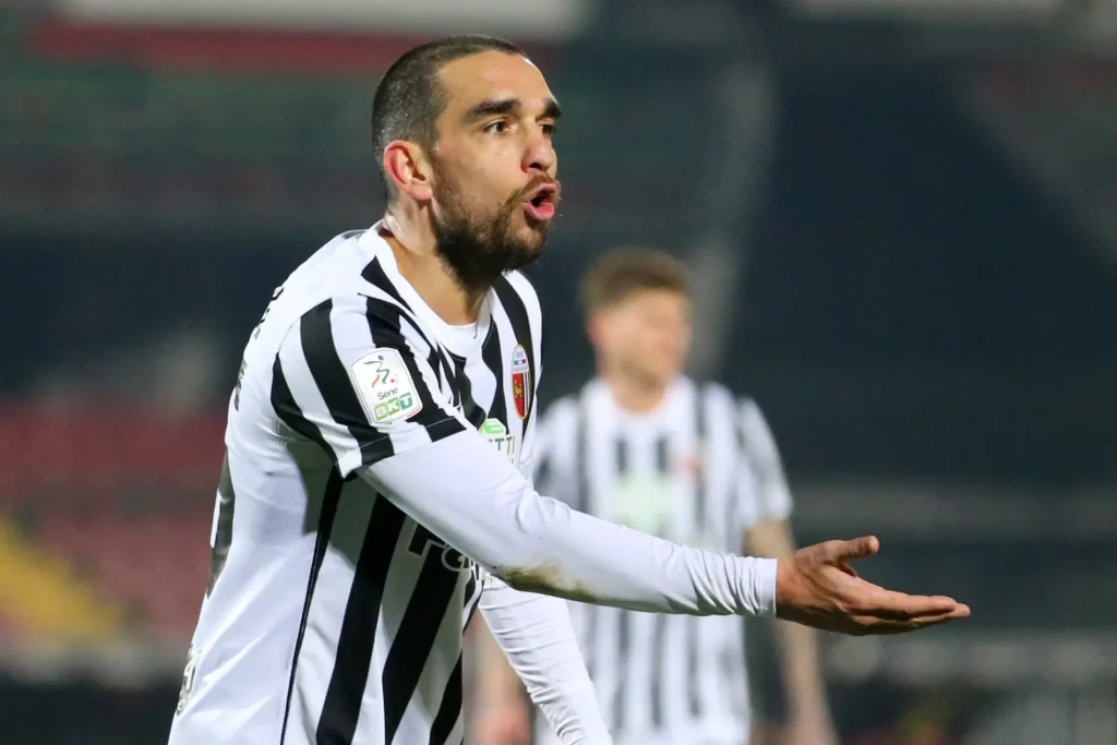 Ascoli, Bellusci: “Chi ama la squadra non fa così, contestazioni fuori luogo”