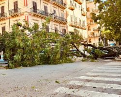 Tempesta Harry Bis, l’incubo si ripete: in arrivo forti temporali e onde di 9 metri. Le zone a rischio