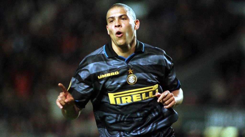 VIDEO – 26 anni fa oggi Ronaldo il Fenomeno giocava alla Favorita