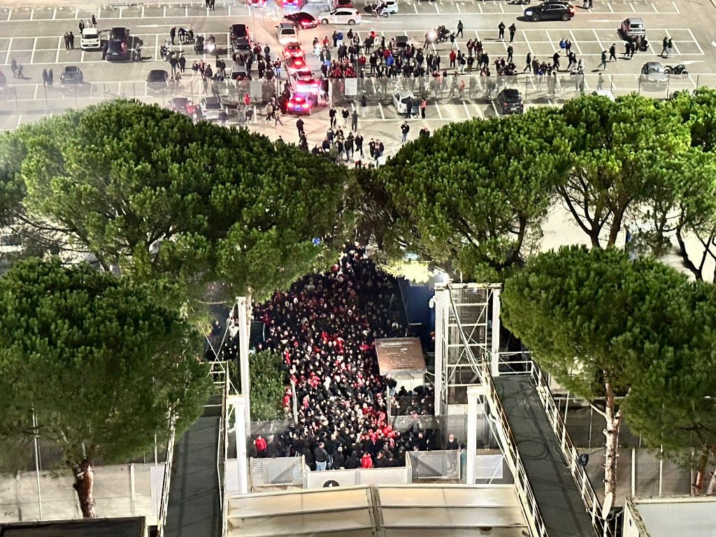 VIDEO – Bari, aria di crisi e forte contestazione dei tifosi