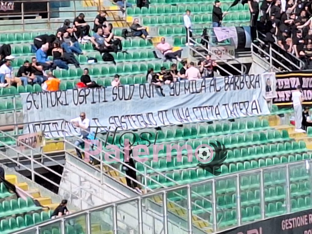 FOTO – Il messaggio della curva ai rosanero: “Meritatevi il sostegno della città”