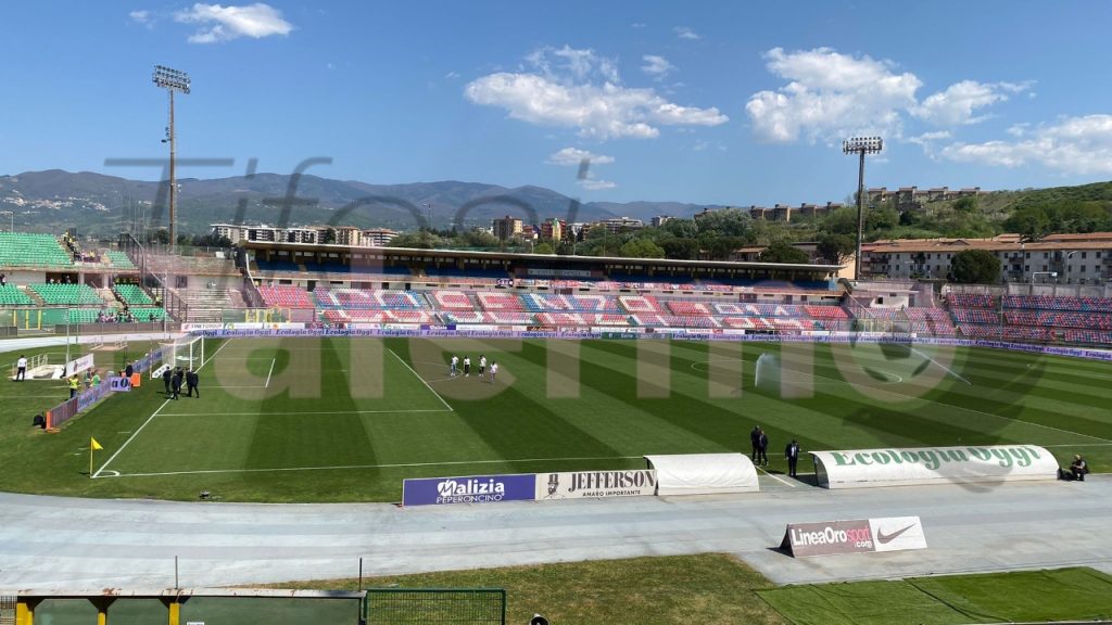 Cosenza, vicino l’arrivo di nuovo centrocampista
