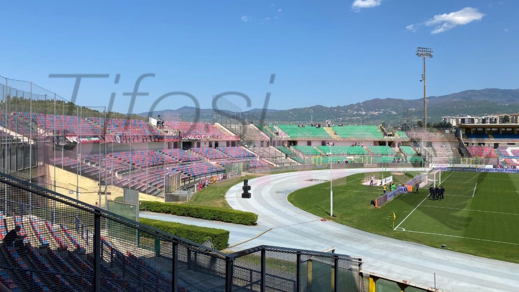 FOTO – TifosiPalermo a Cosenza: le prime immagini della trasferta