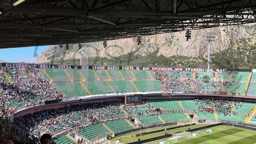 FOTO – Palermo-Ascoli, il messaggio della Curva Nord