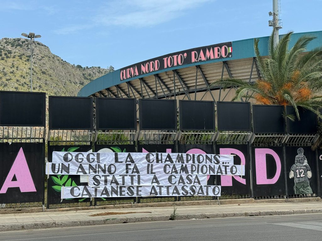 FOTO – Palermo, lo striscione della Curva Nord contro il Borussia Dortmund