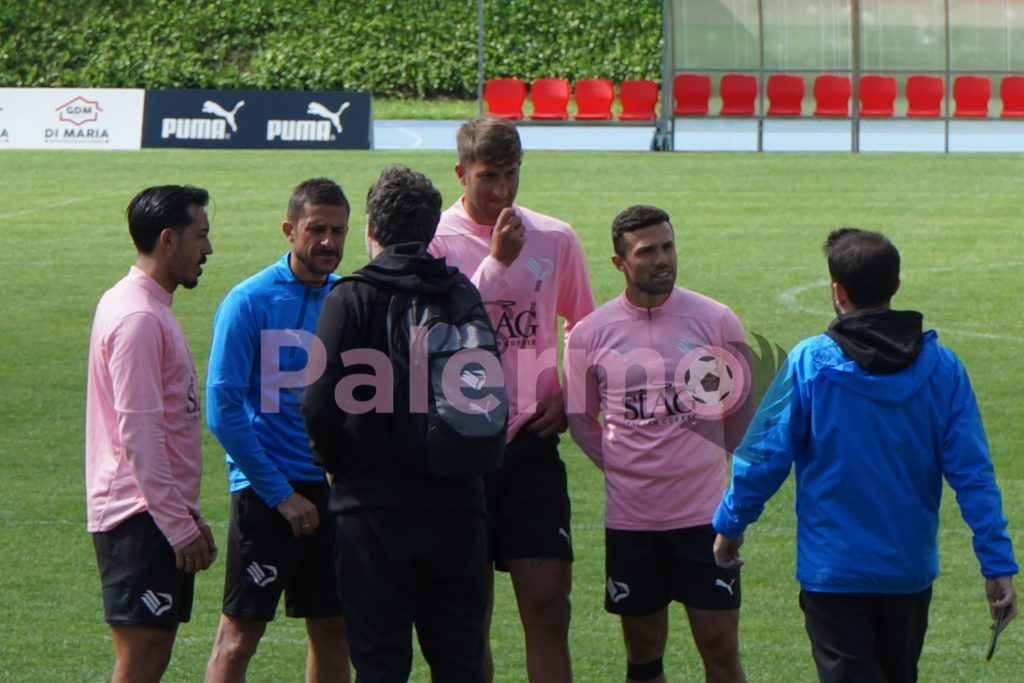 Repubb. – Un 4-3-3 offensivo per il debutto del Palermo